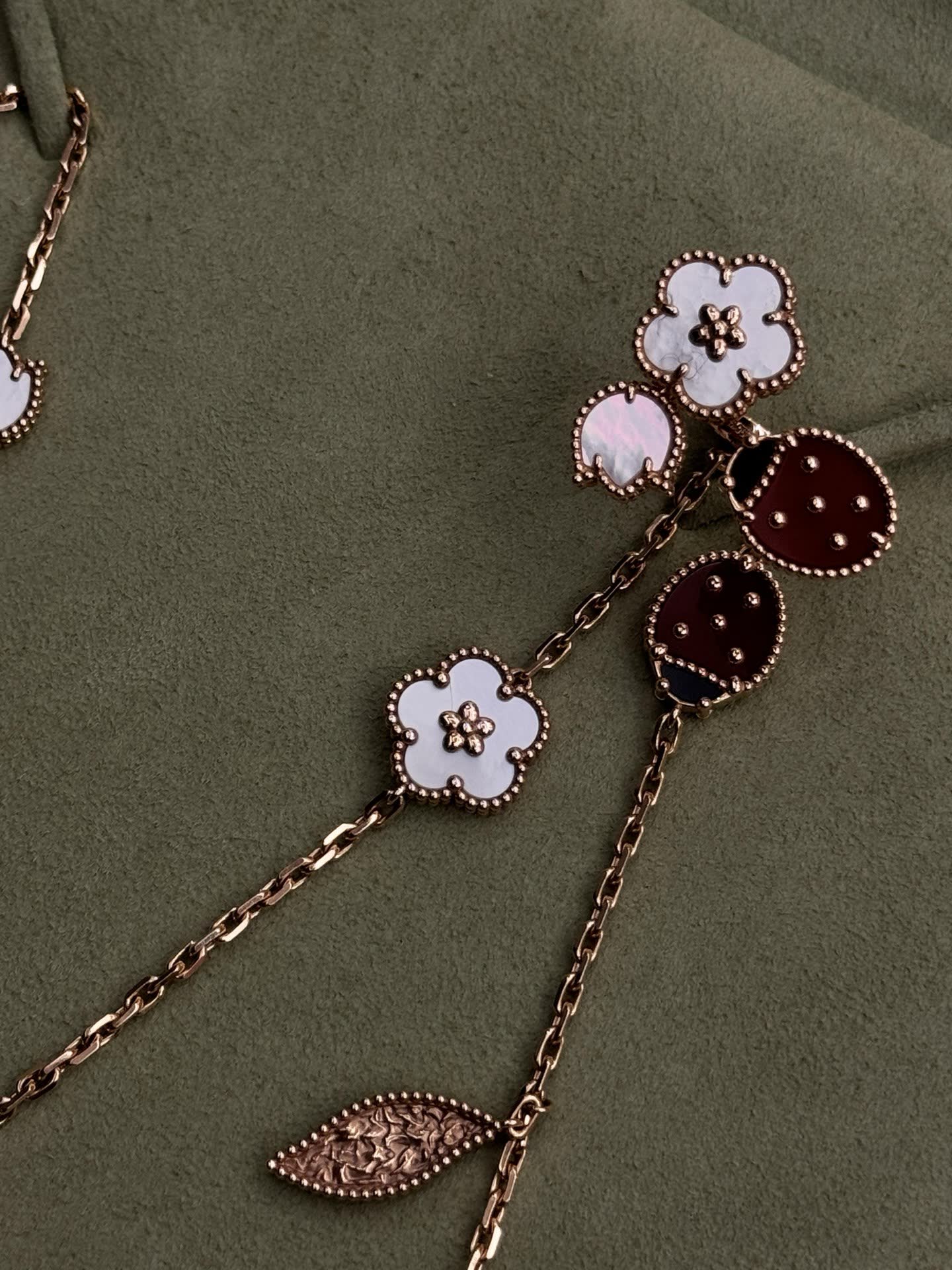 Van Cleef & Arpels floral and leaf necklace